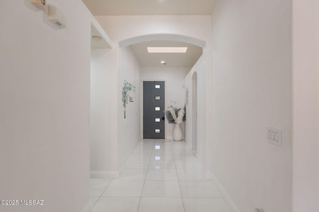 108 N Desert Stream Drive, Tucson, AZ 85745