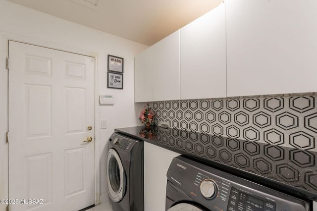 108 N Desert Stream Drive, Tucson, AZ 85745