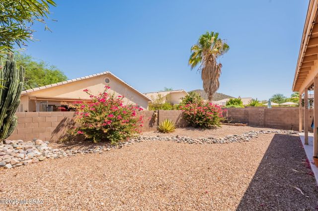 108 N Desert Stream Drive, Tucson, AZ 85745