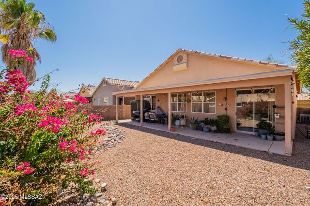 108 N Desert Stream Drive, Tucson, AZ 85745