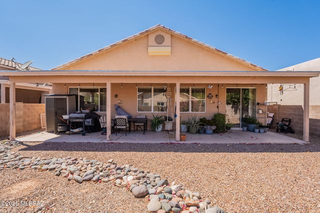 108 N Desert Stream Drive, Tucson, AZ 85745