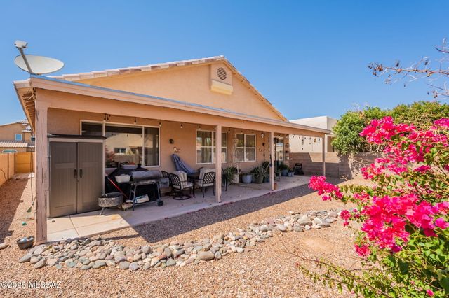 108 N Desert Stream Drive, Tucson, AZ 85745