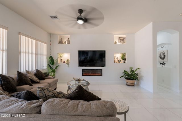 108 N Desert Stream Drive, Tucson, AZ 85745