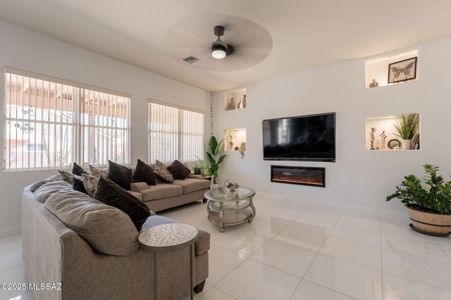 108 N Desert Stream Drive, Tucson, AZ 85745