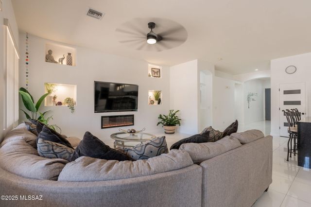 108 N Desert Stream Drive, Tucson, AZ 85745