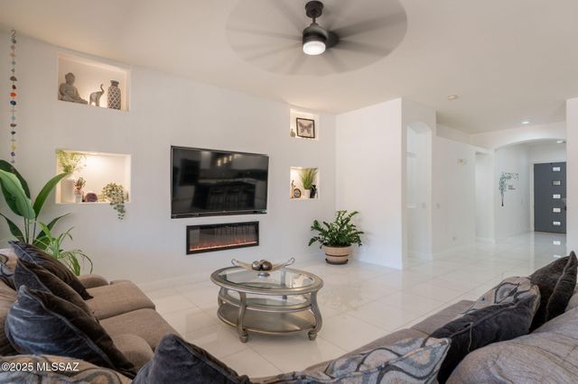108 N Desert Stream Drive, Tucson, AZ 85745