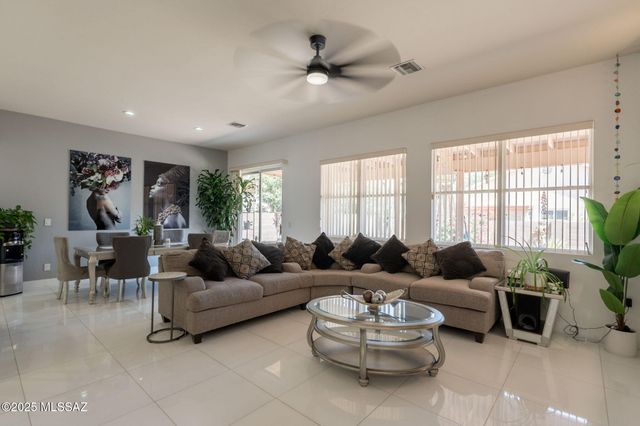 108 N Desert Stream Drive, Tucson, AZ 85745