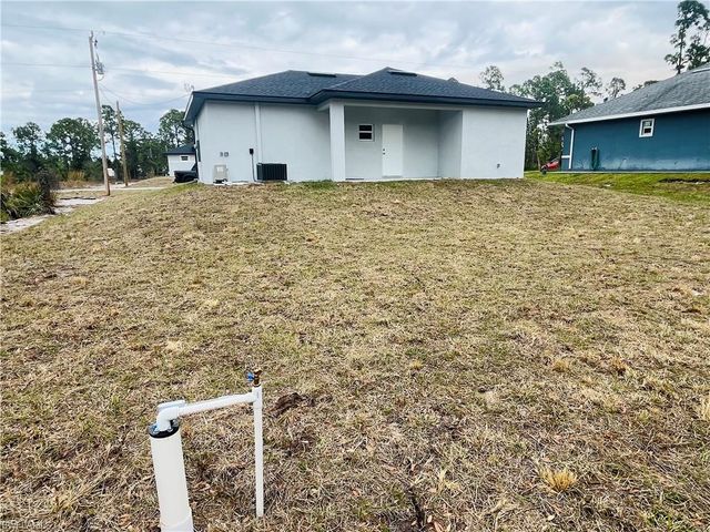 1114 Cove ST E, Lehigh Acres, FL 33974
