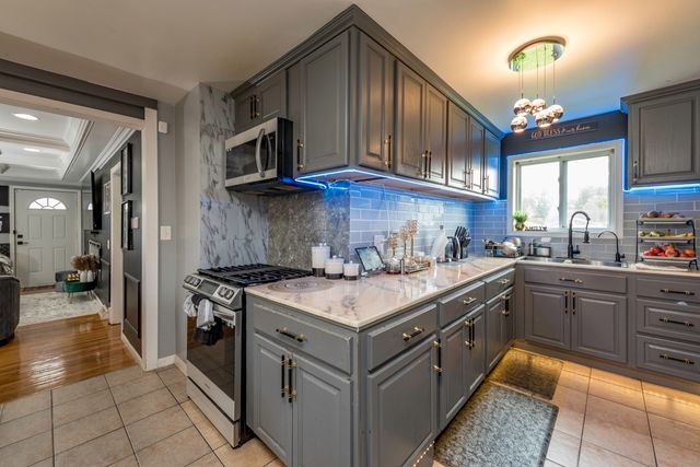 2903 W Nemesis Avenue, Beach Park, IL 60087