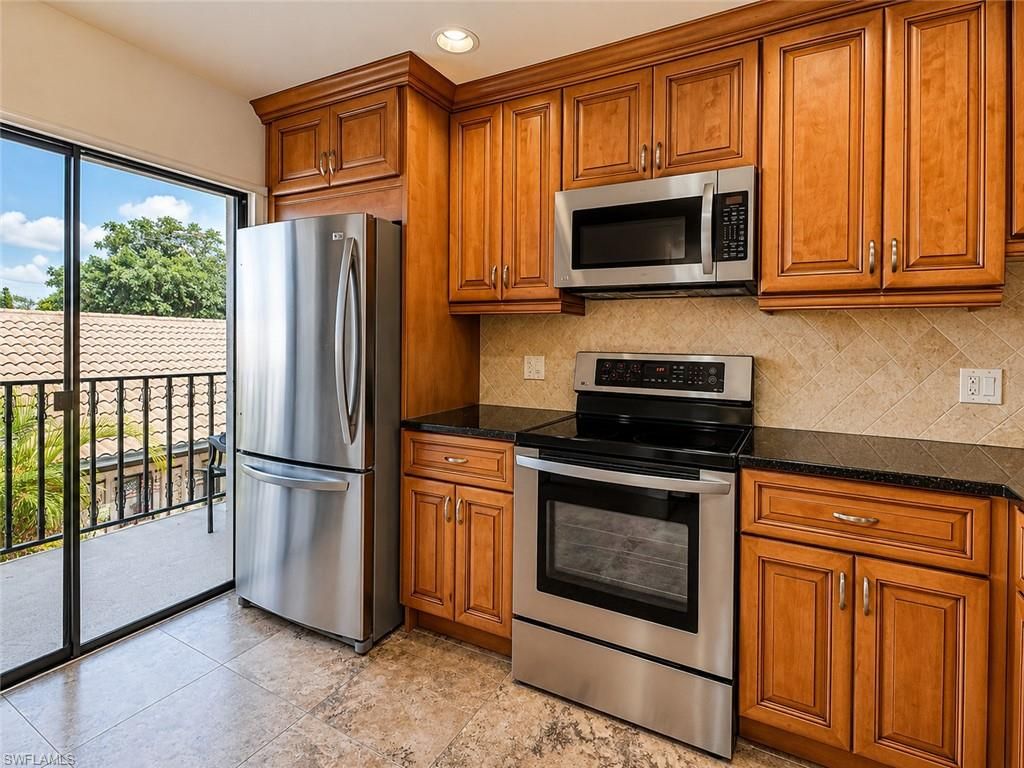3370 10th ST N 1308, NAPLES, FL 34103 — photo 4
