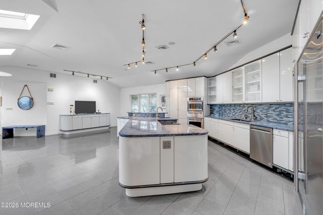 17 Oyster Bay Drive, Rumson, NJ 07760