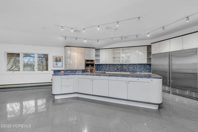 17 Oyster Bay Drive, Rumson, NJ 07760