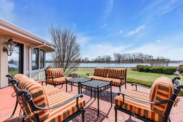 17 Oyster Bay Drive, Rumson, NJ 07760