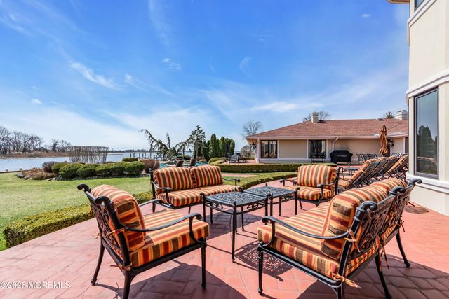 17 Oyster Bay Drive, Rumson, NJ 07760