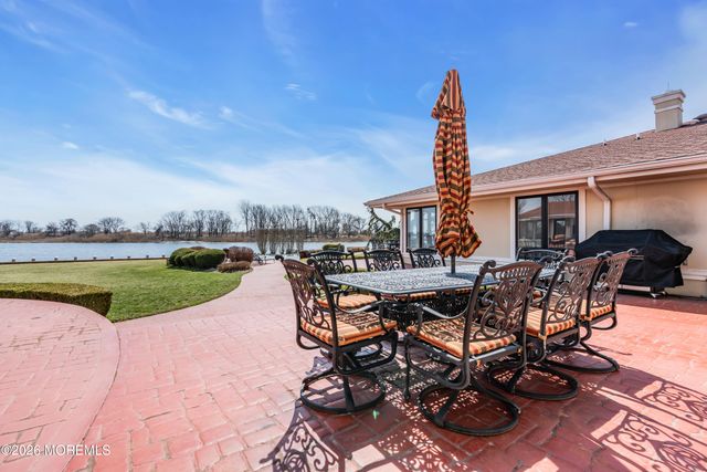 17 Oyster Bay Drive, Rumson, NJ 07760