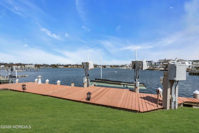 17 Oyster Bay Drive, Rumson, NJ 07760