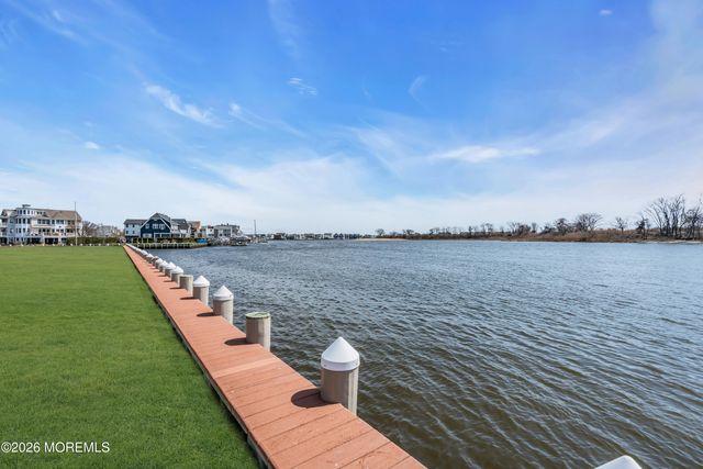 17 Oyster Bay Drive, Rumson, NJ 07760