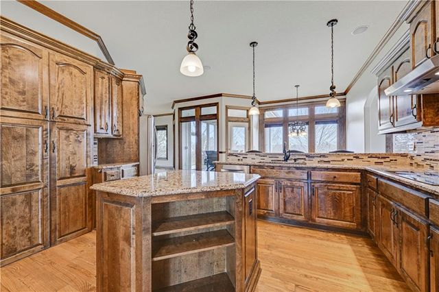 7822 Houston Street, Lenexa, KS 66227