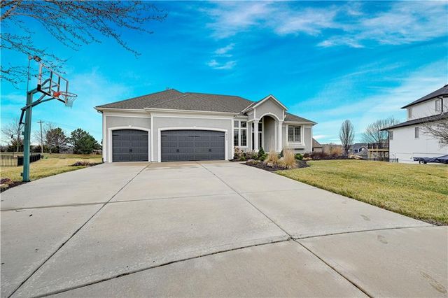 7822 Houston Street, Lenexa, KS 66227