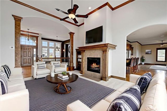 7822 Houston Street, Lenexa, KS 66227