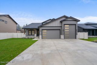 9337 N Secretariat Ln, Hayden, ID 83835