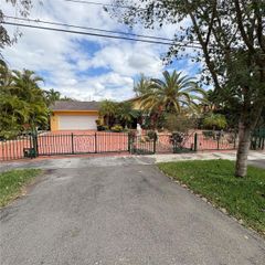 101 S Royal Poinciana Blvd, Miami Springs, FL 33166