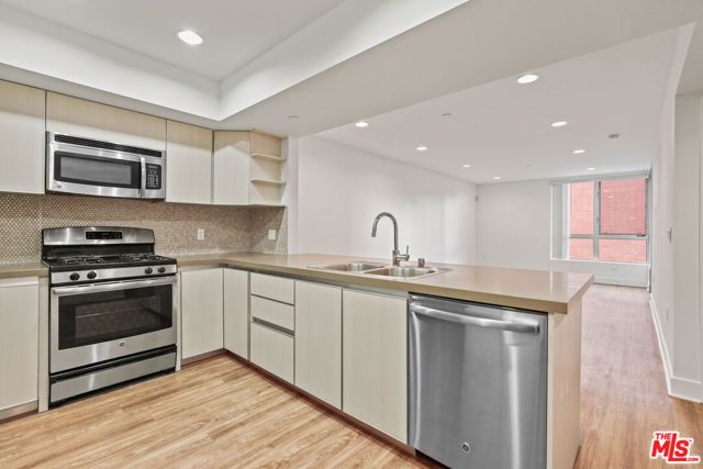 10473 Santa Monica Blvd 404, Los Angeles, CA 90024