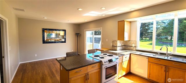 303 Falcon Road, Sequim, WA 98382