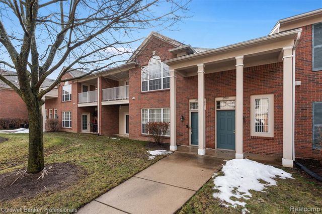 21105 Chesapeake Circle 243, Walled Lake, MI 48390