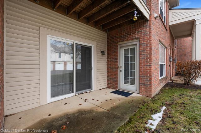 21105 Chesapeake Circle 243, Walled Lake, MI 48390