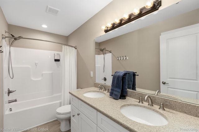 6097 Summerbrooke Circle, Handy Township, MI 48836