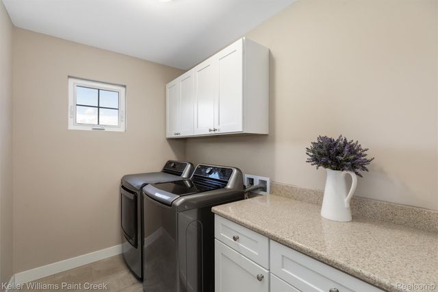 6097 Summerbrooke Circle, Handy Township, MI 48836