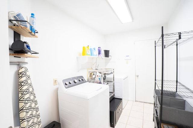 16039 Surrey Woods Drive, Friendswood, TX 77546