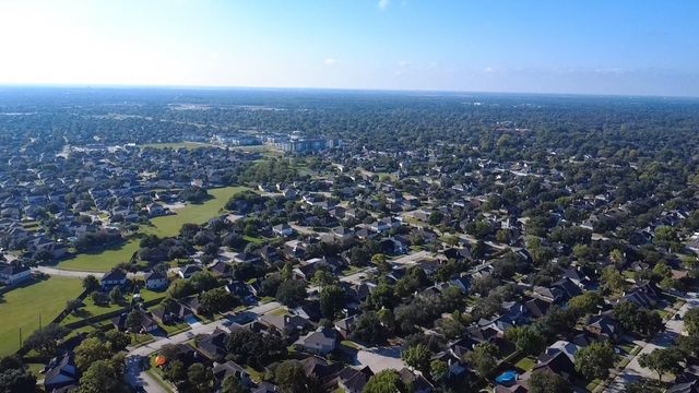 16039 Surrey Woods Drive, Friendswood, TX 77546