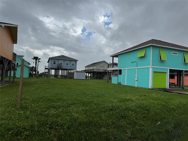 128 Ocean View Drive, Crystal Beach, TX 77650