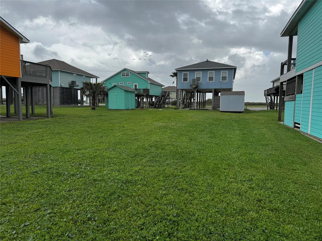 128 Ocean View Drive, Crystal Beach, TX 77650