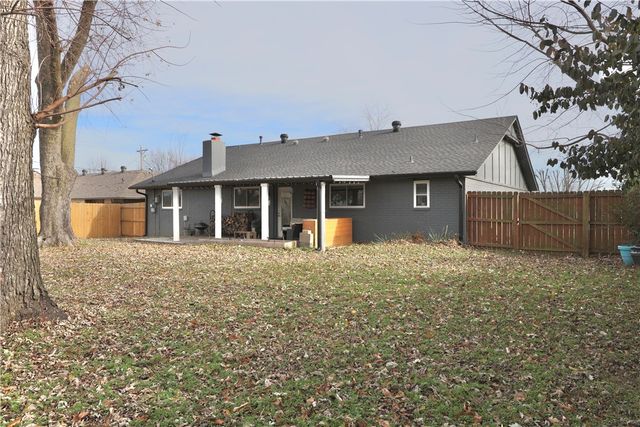 1604 S 23rd Street, Rogers, AR 72758