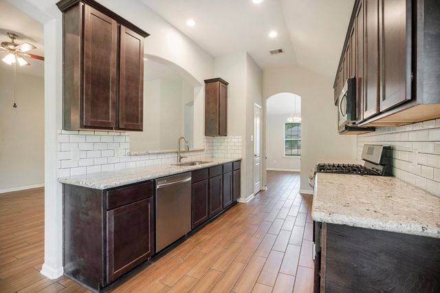 22526 E Shorewood Loop, Houston, TX 77336