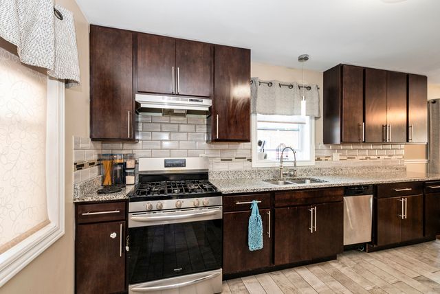 2552 W 81st Place, Chicago, IL 60652
