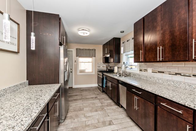 2552 W 81st Place, Chicago, IL 60652