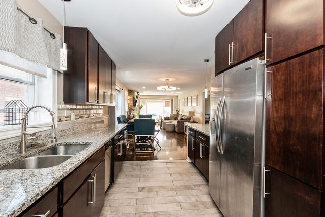 2552 W 81st Place, Chicago, IL 60652