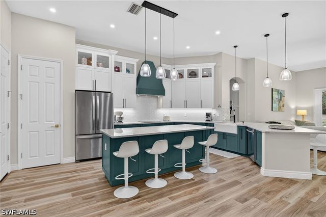 2065 Mandarin LN, Naples, FL 34120