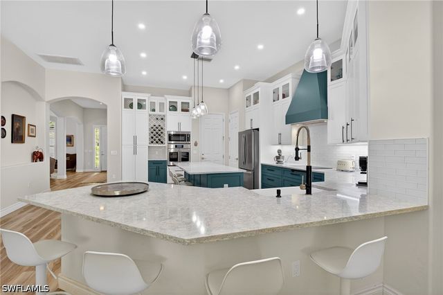 2065 Mandarin LN, Naples, FL 34120