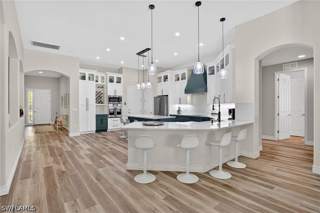 2065 Mandarin LN, Naples, FL 34120