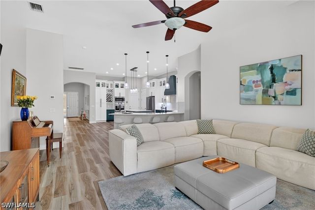 2065 Mandarin LN, Naples, FL 34120