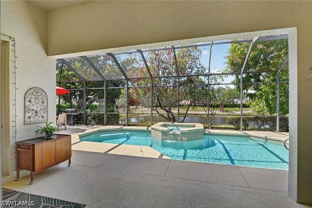 2065 Mandarin LN, Naples, FL 34120