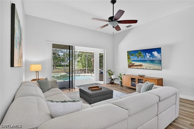 2065 Mandarin LN, Naples, FL 34120