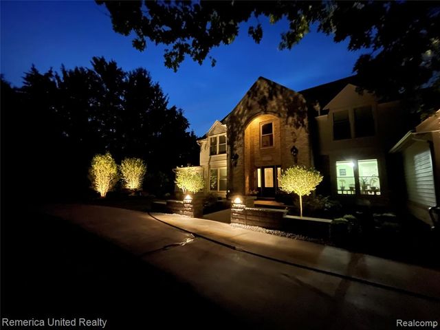 12825 Larkins Road, Brighton, MI 48114