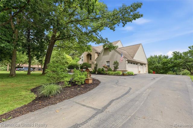 12825 Larkins Road, Brighton, MI 48114