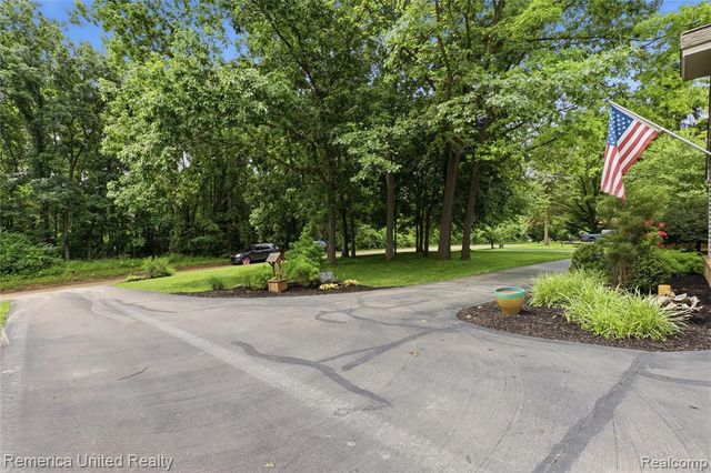 12825 Larkins Road, Brighton, MI 48114